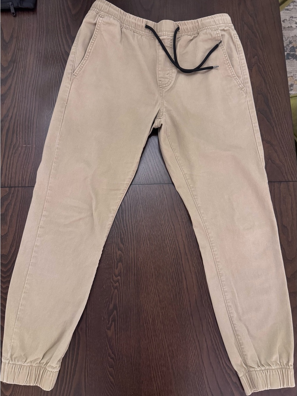 Denizen From Levi’s Men’s Khaki Stretch Jogger Pants